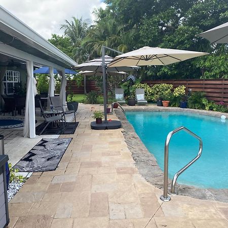 Wilton Manors A Mens Oasis Bed & Breakfast Exterior photo